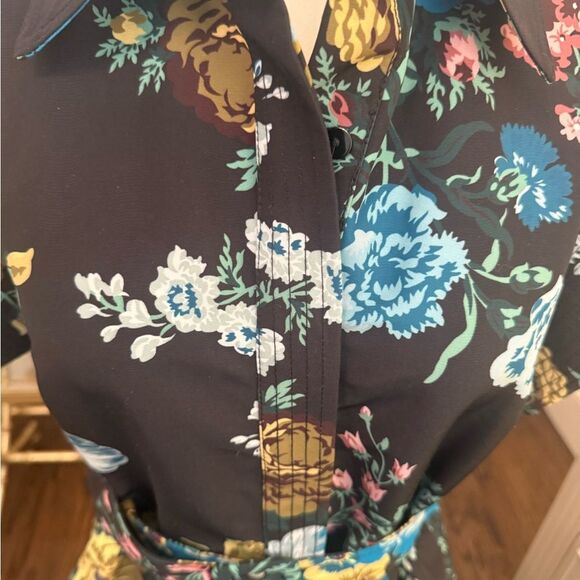 TUCKERNUCK Black Verdant Floral Short Sleeve Dress
ii1 - Picture 7 of 9
